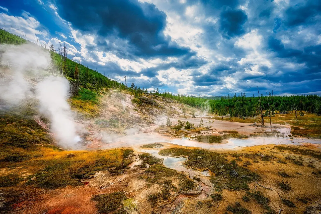 The Anatomy of the Caldera: A Colossal Scar on the Landscape (Image Credits: Pixabay)