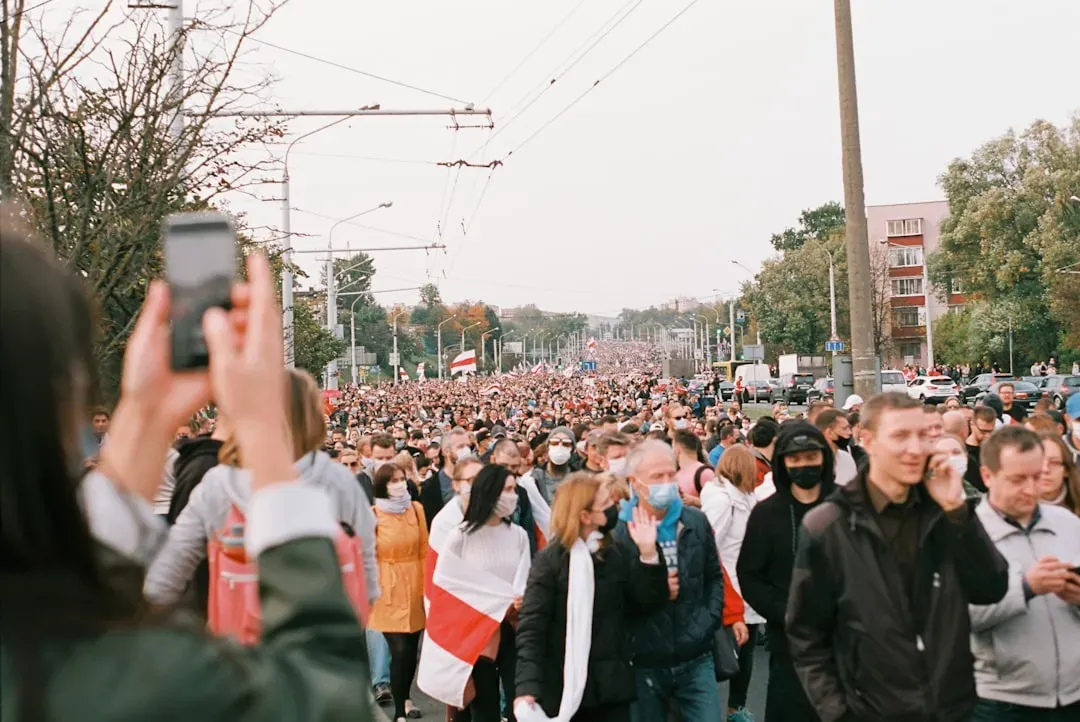 Social Proof: Following the Crowd Without Realizing It (Image Credits: Unsplash)