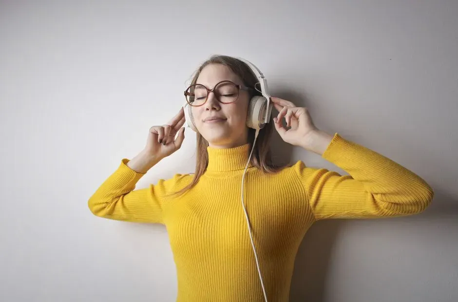 The Brain’s Reward System Treats Emotional Music Like Successful Social Contact (Image Credits: Pexels)