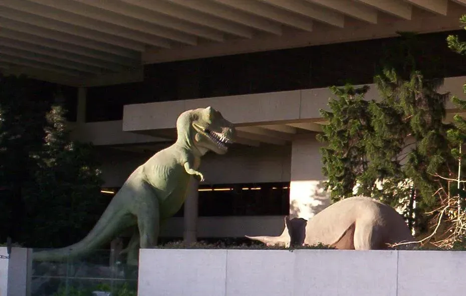 Dinosaur Posture: From Upright Tail-Dragging To Athletic, Birdlike Stances (en:FigaroOriginally uploaded to en Wikipedia as en:File:Dinosaur-Garden-Queensland-Museum.jpg by en:Figaro 8 September 2005., Public domain)