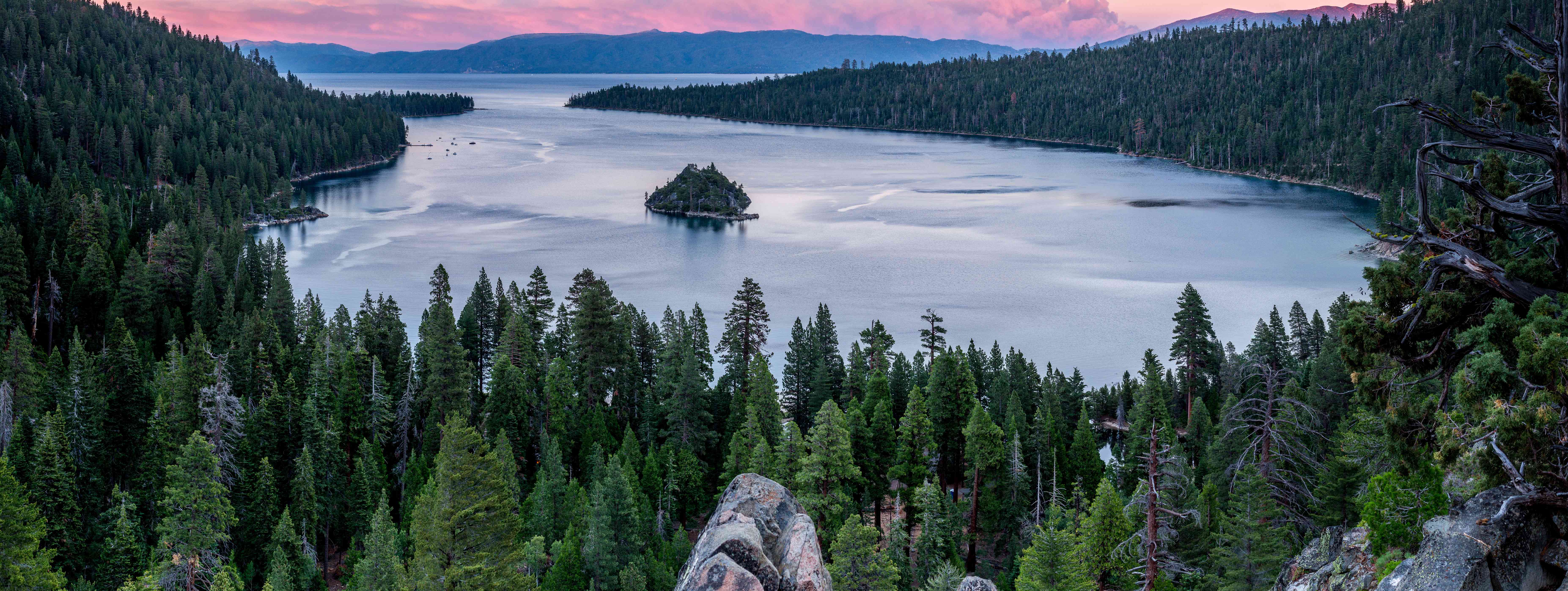 Lake Tahoe, California-Nevada: Crystal Waters Hide Deep Secrets (Image Credits: Wikimedia)
