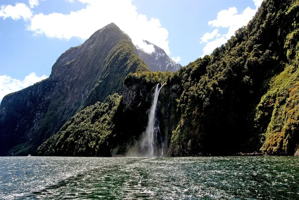 #6 Hanging Valleys and Truncated Spurs: Glacial Surgery on Mountain Walls (Image Credits: Rawpixel)