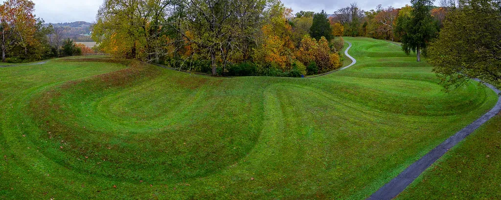 5. The Great Serpent Mound, Ohio: The Cosmic Snake (Ted LaBar, Flickr, CC BY 2.0)