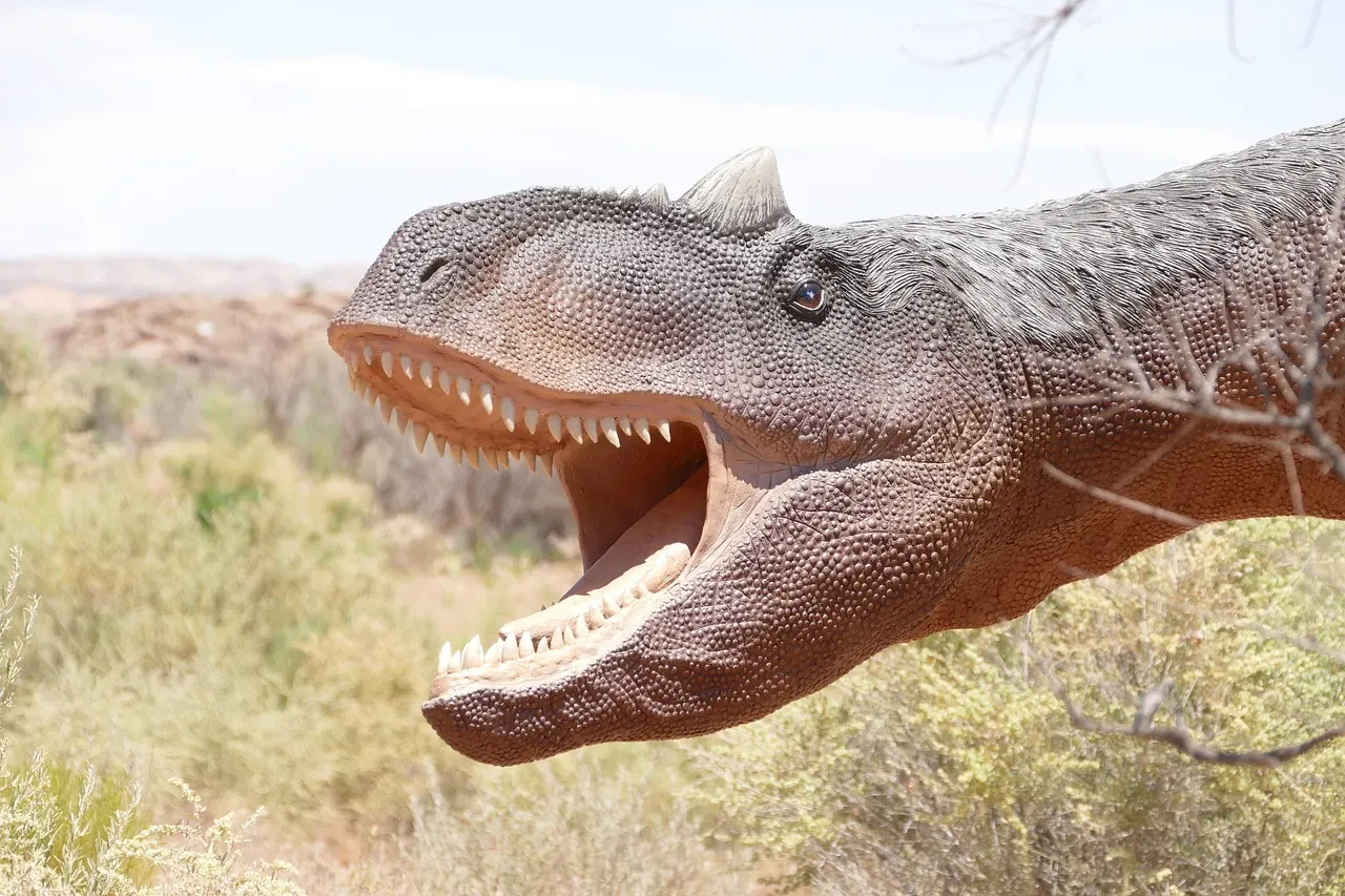 Myth 2: All Dinosaurs Were Scaly, Grey, and Reptile-Looking (Image Credits: Pixabay)