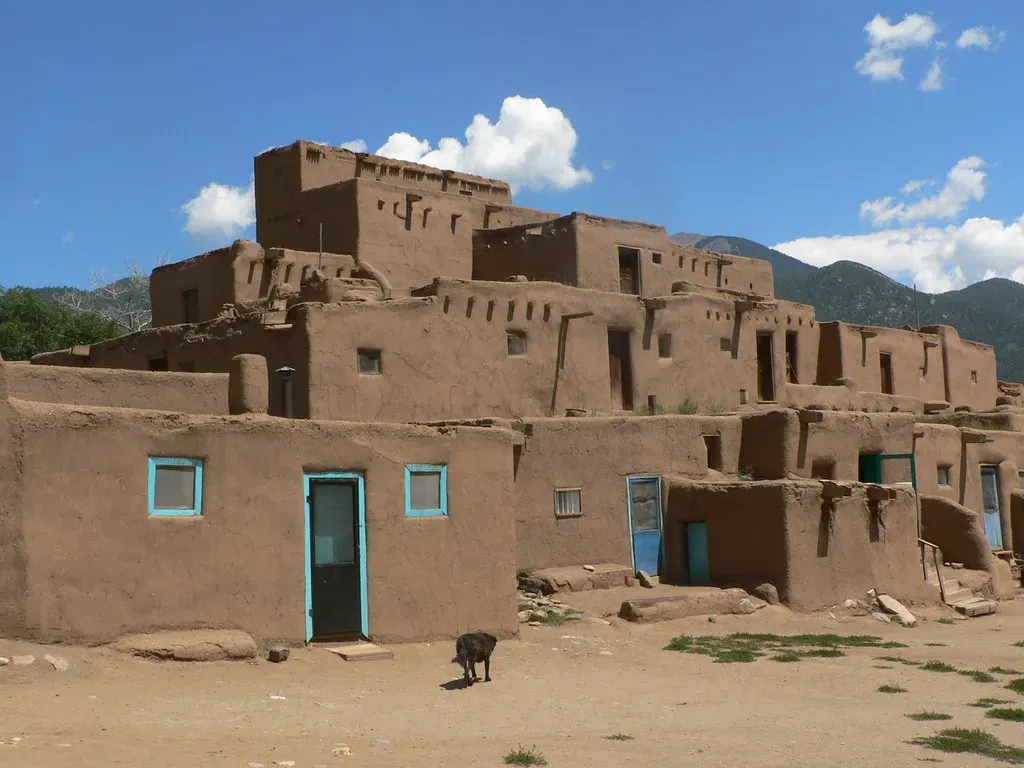 Taos Pueblo, New Mexico: A Living Community With Ancient Roots (edmondo gnerre, Flickr, CC BY 2.0)