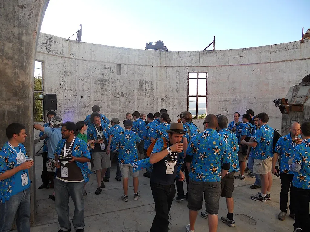 10. Bandwagon Effect: Everyone's Doing It, So It Must Be Right (Image Credits: Flickr)