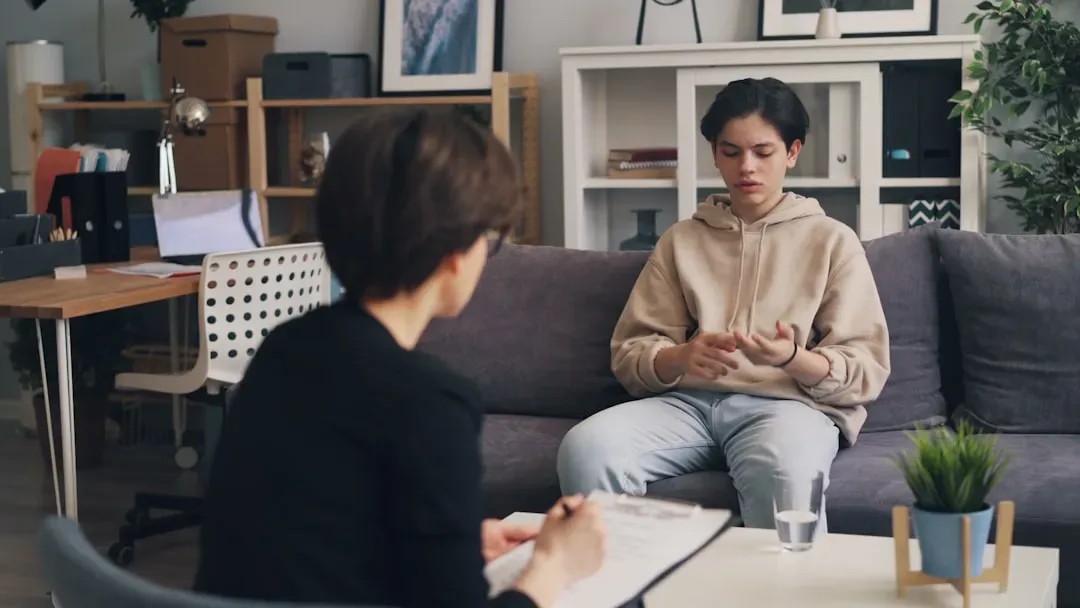 Attachment Styles: How Early Relationships Shape What You Keep (Image Credits: Unsplash)