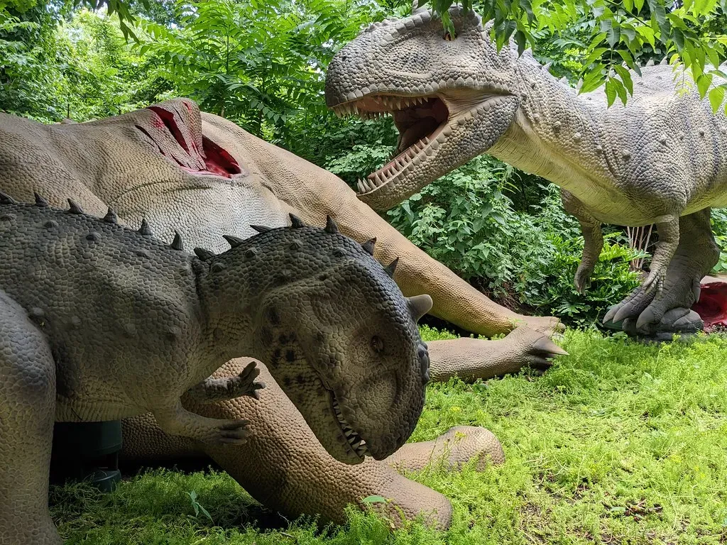 5. Dinosaurs And Humans Roamed The Earth Together Like A Prehistoric Safari Park (edenpictures, Flickr, CC BY 2.0)