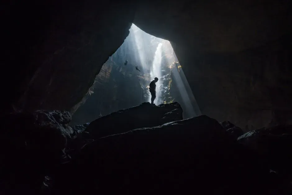 Skylights, Jungle “Sinkholes,” and Life in the Dark (Image Credits: Pexels)