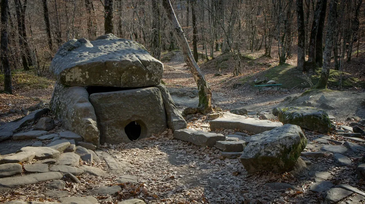 Stone Chambers Nobody Can Explain (Image Credits: Pixabay)