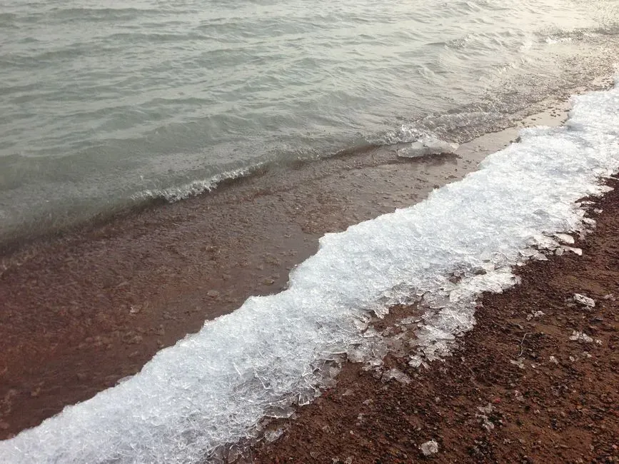 #13 Water Surfaces and Nearby Objects at the Water’s Edge (Image Credits: Pexels)