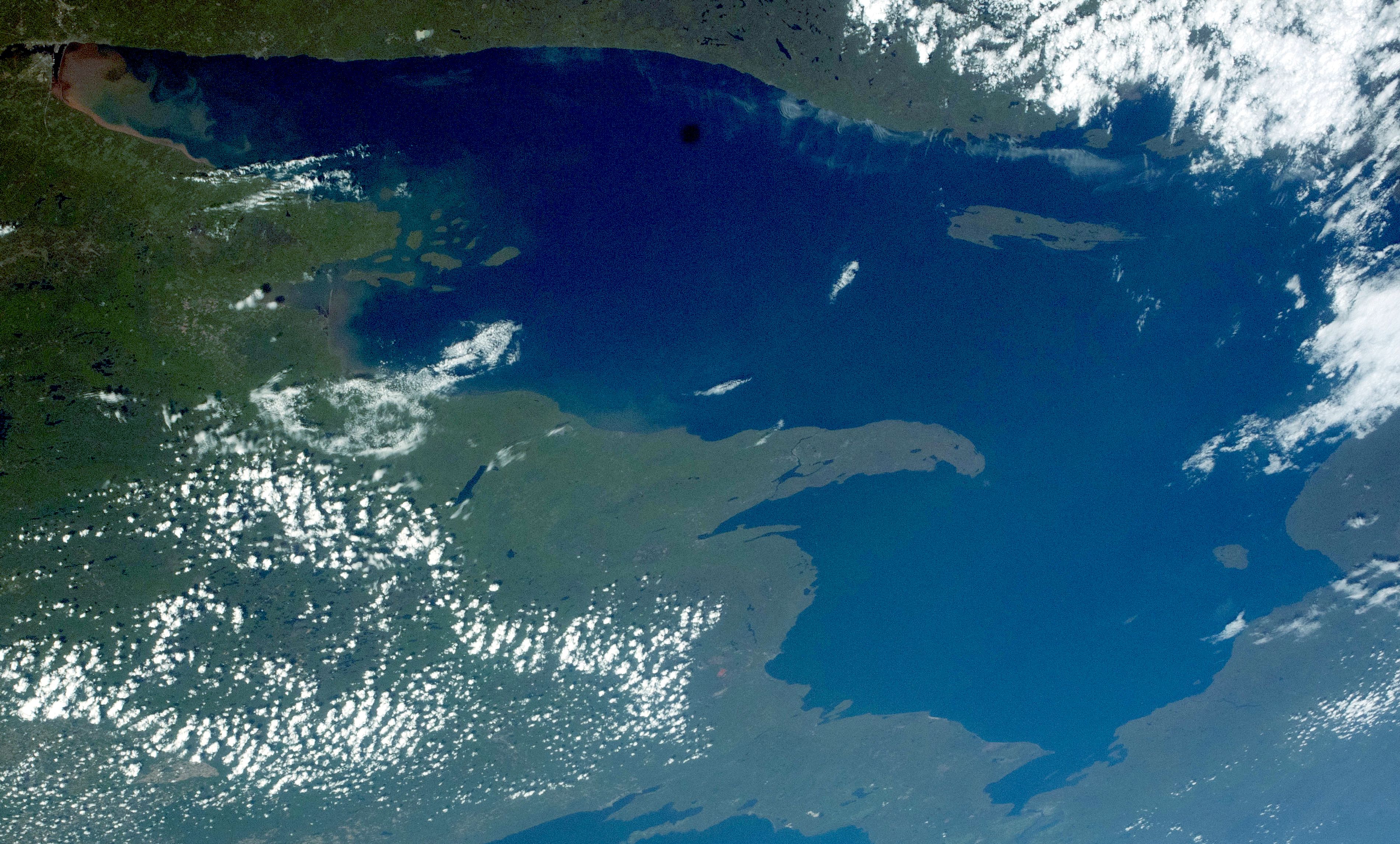 Lake Superior: The Great Lake with Unexplored Depths (Image Credits: Wikimedia)