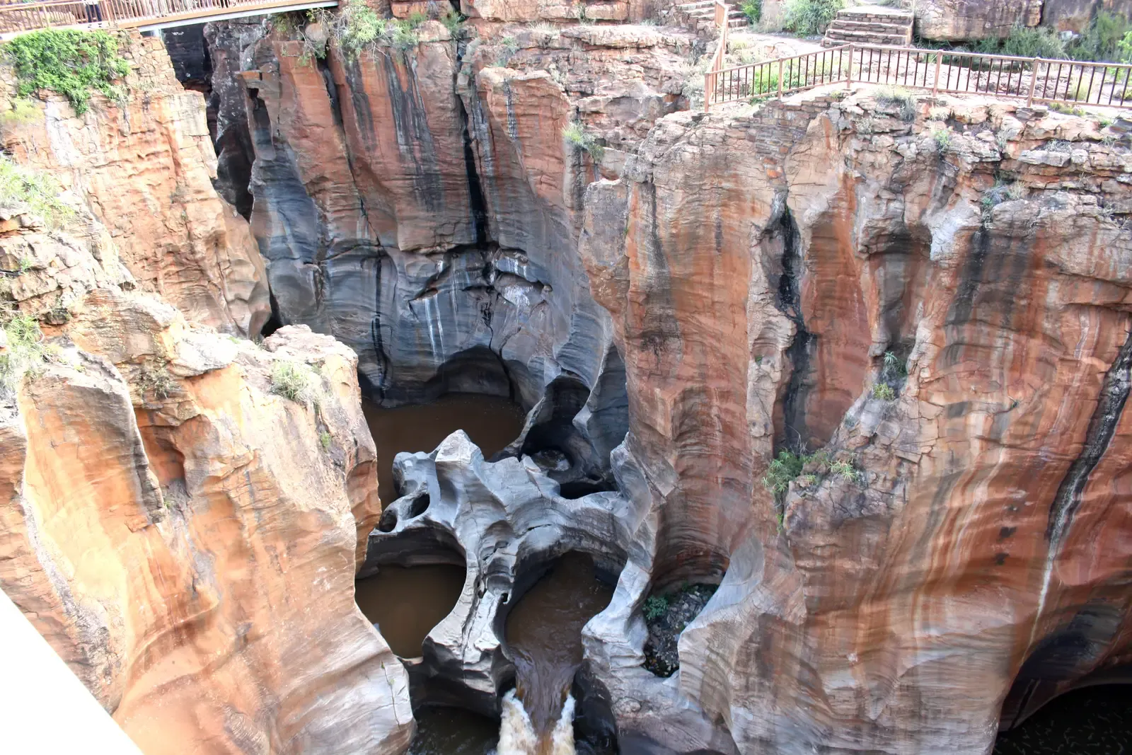 #7 Potholes, Plunge Pools, and Scoured Bedrock: Water’s Power Tools (By Claudirene, CC BY-SA 3.0)