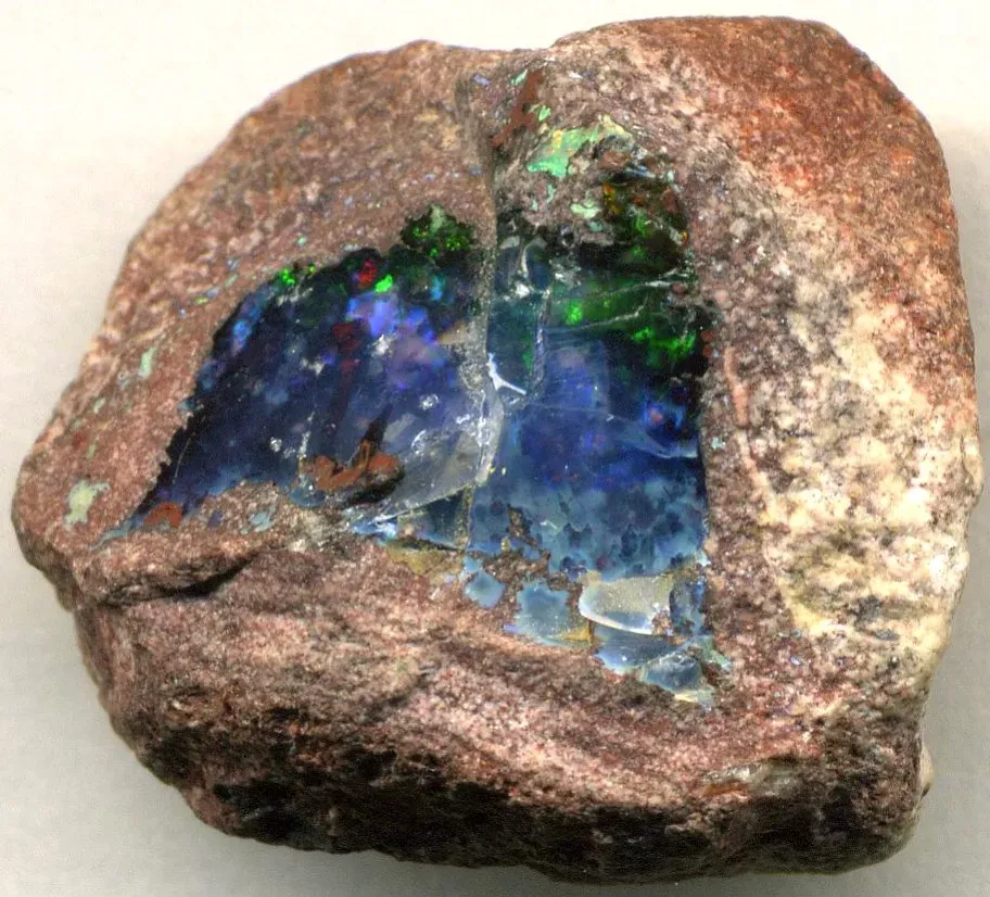 #7 - Australia's Outback Turned Sea Reptiles Into Opal (James St. John, Flickr, CC BY 2.0)