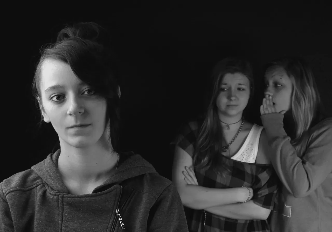 The Fascinating Science of Who We Choose to Gossip About (Image Credits: Pixabay)