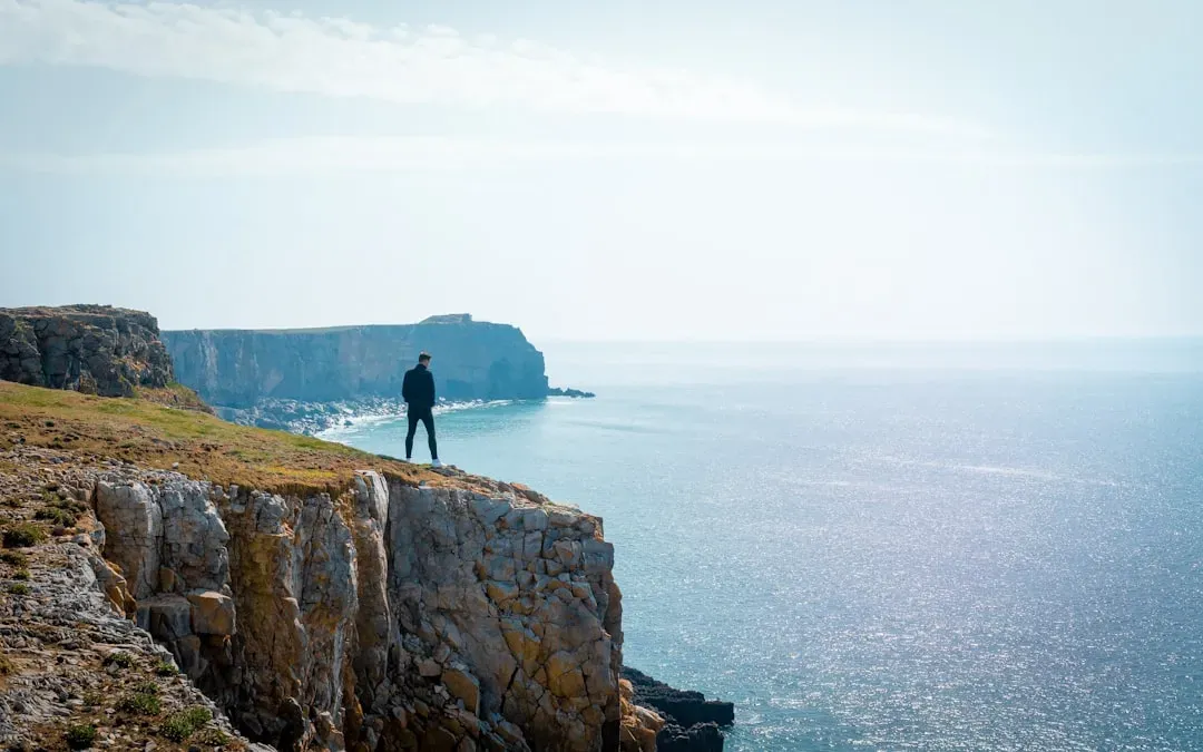 The Fight‑or‑Flight System Was Built for Cliffs, Not Office Cubicles (Image Credits: Unsplash)