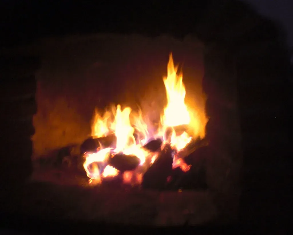 Why Your Brain Still Loves Fire in the Age of Electricity (micoletán(María), Flickr, CC BY-SA 2.0)