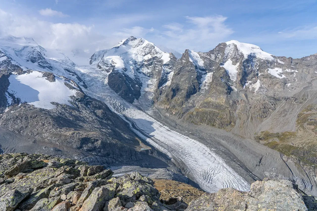 Why Some Mountain Ranges Look Young But Aren’t (Image Credits: Pixabay)