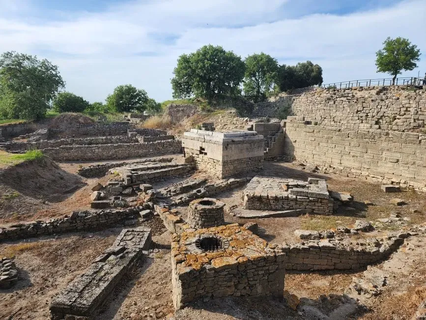 Troy: From “Mythical City” to Real Archaeological Site (Image Credits: Pexels)
