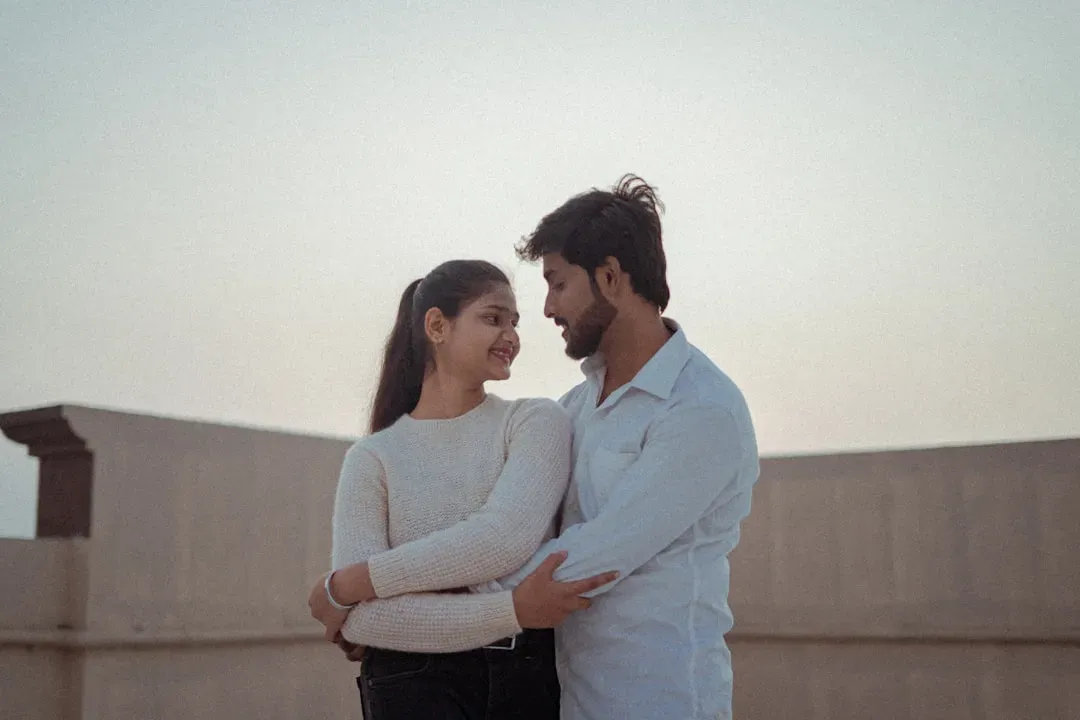 How Their Independence Shows Up in Relationships (Image Credits: Unsplash)