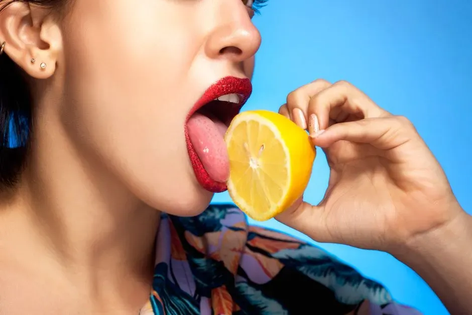 How your tongue “reads” animal tissue like a survival code (Image Credits: Pexels)