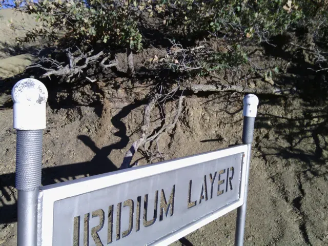 The Global Iridium Layer: A Cosmic Fingerprint In The Rocks (By Expeditionradio, CC BY-SA 4.0)
