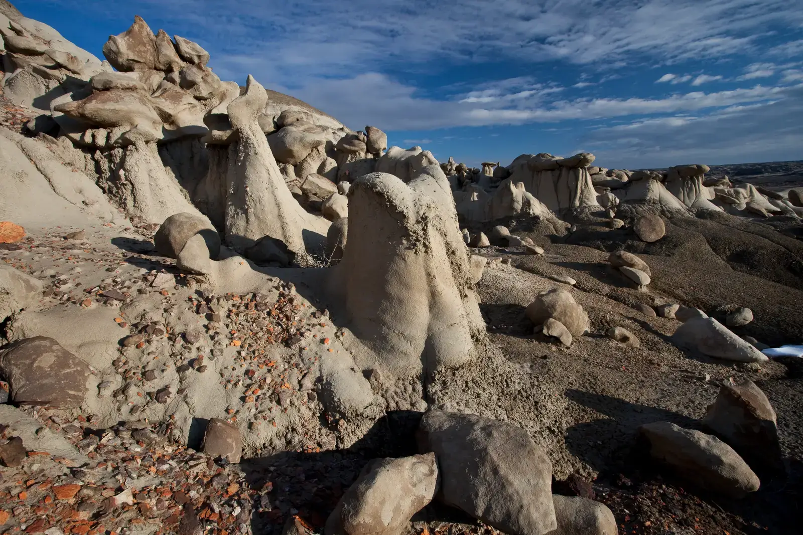 8. The Bisti / De-Na-Zin Wilderness, New Mexico: A Badlands From Another Age (Bisti/De-Na-Zin Wilderness, Public domain)