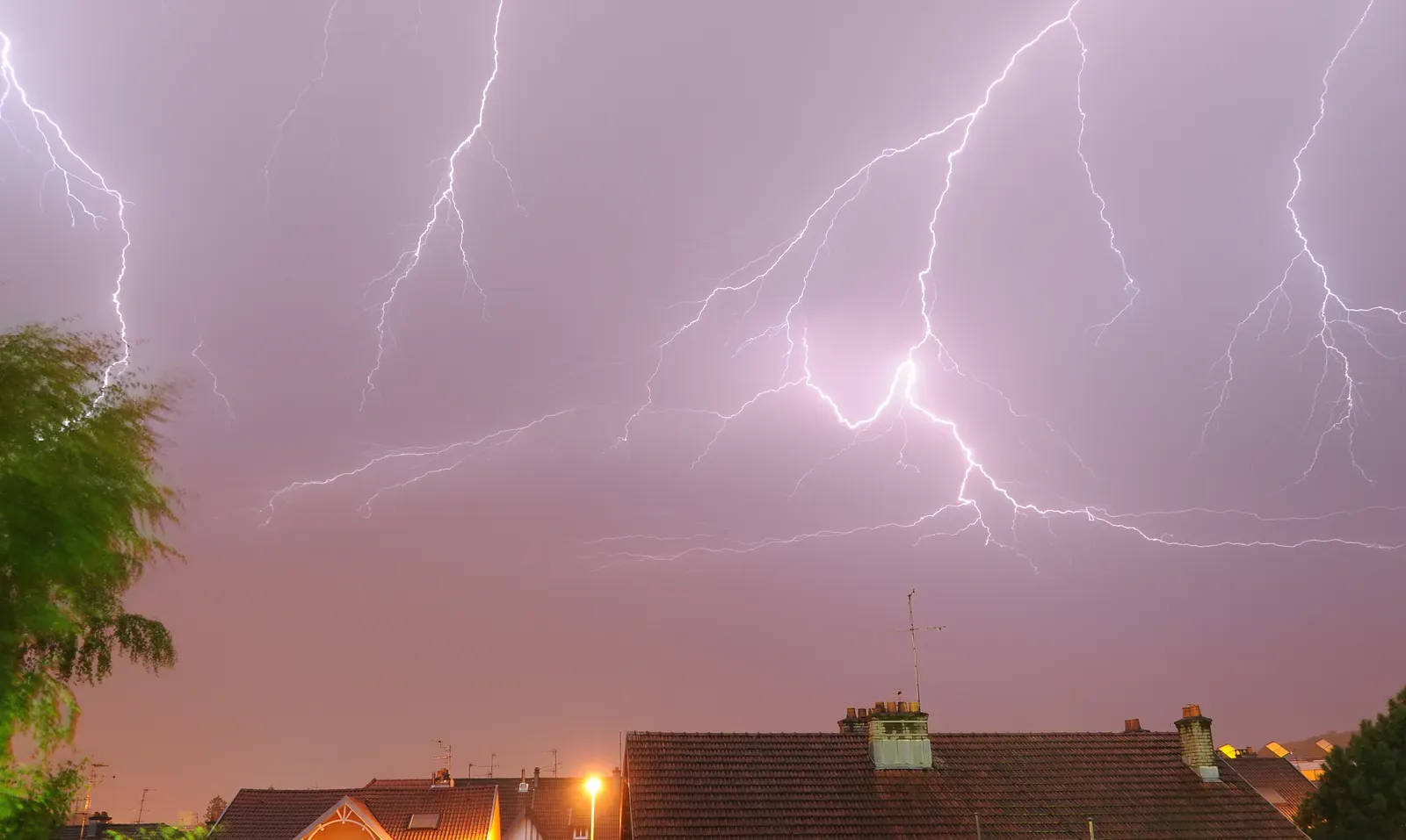 Aries – The Electric Storm Sky (By Thomas Bresson, CC BY 3.0)