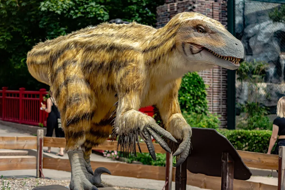 Real Dinosaurs: Animals With Feathers, Nests, and Everyday Problems (Image Credits: Unsplash)