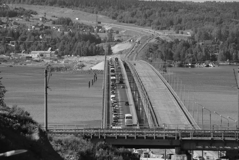 #6 - Cars Got Four Times Heavier Than the Bridge Was Designed For (Image Credits: Pexels)