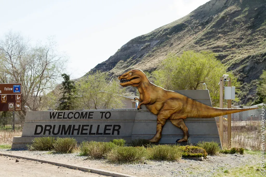 Drumheller’s Split Personality: Coal Town Meets Dinosaur Capital (wfvanvalkenburg, Flickr, CC BY 2.0)