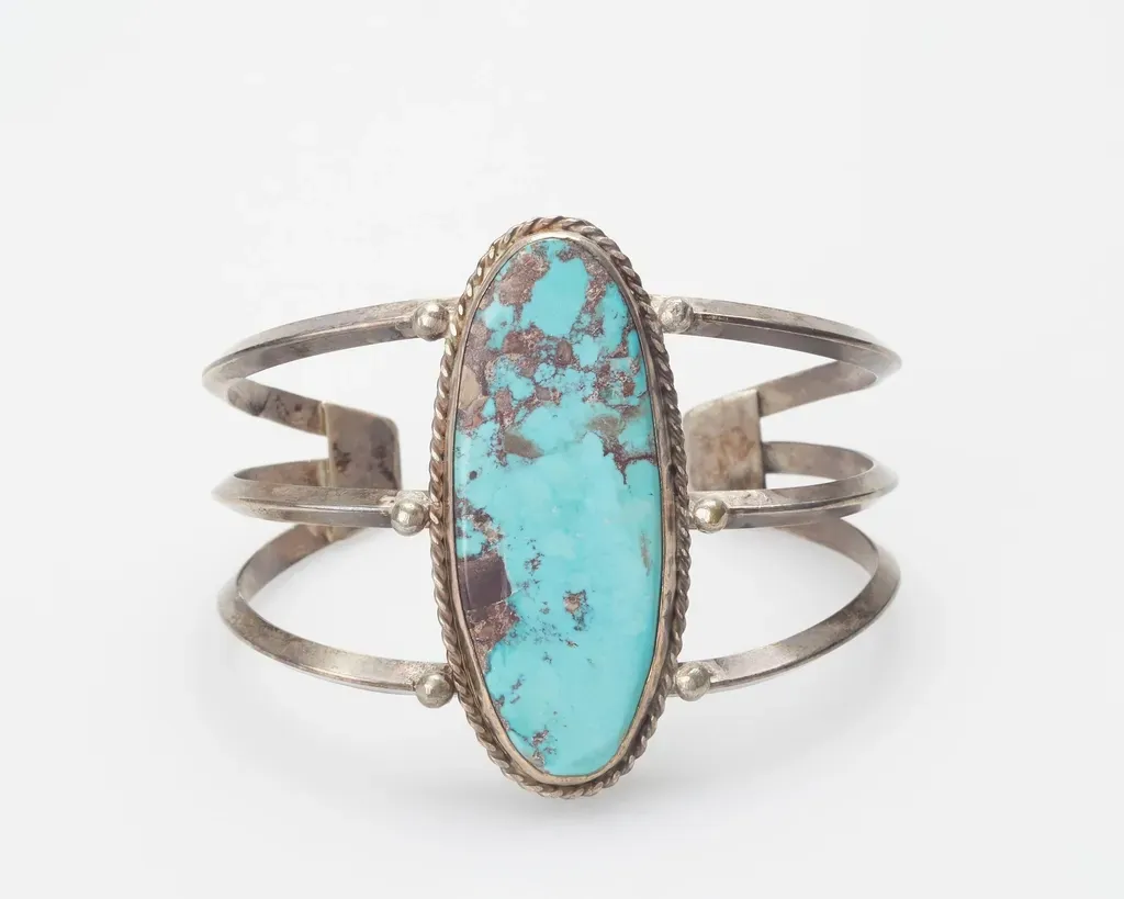 Sagittarius: Adventurous Turquoise for Freedom and Truth (Image Credits: Rawpixel)