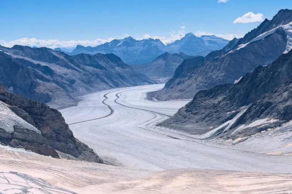 How Glaciers Carved the Lake Basins (Image Credits: Pexels)