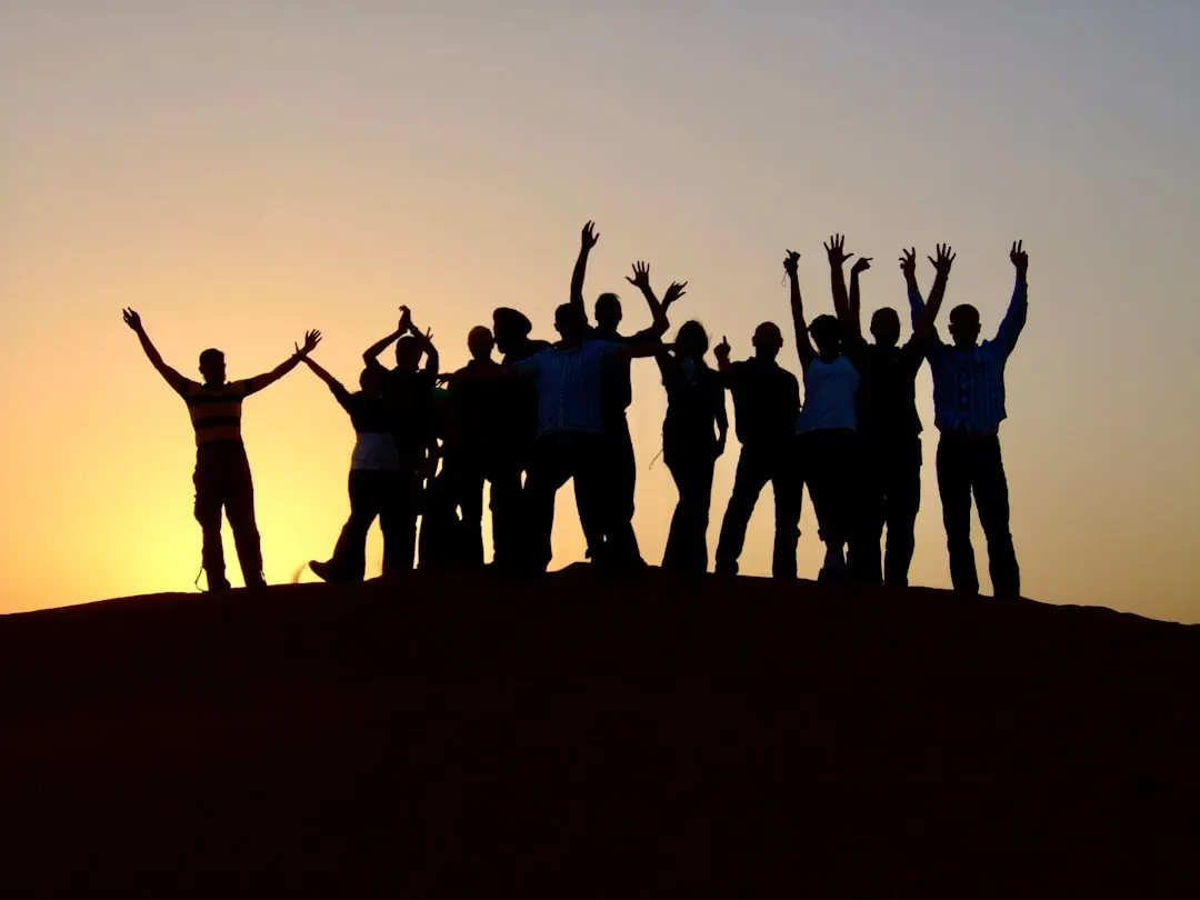 3. Strength in Numbers: Why Our Brains Crave the Safety of Groups (Image Credits: Unsplash)