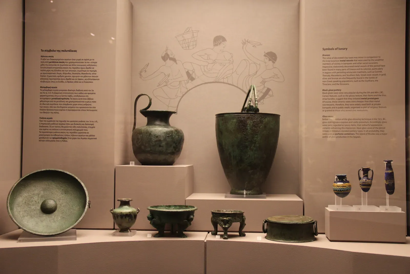 4. The first known brewery is older than the Egyptian pyramids (Ancient Greece Bronze & Glass Vessels, CC0)