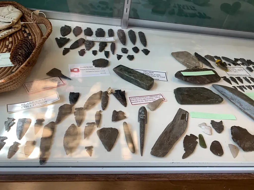 5. Microliths: When Ancient Humans Went Small to Go Far (quinet, Flickr, CC BY 2.0)