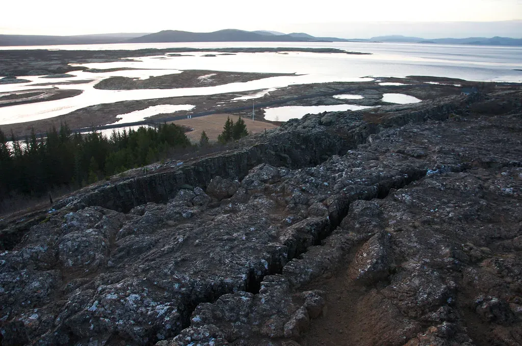 Continents on the Move: Plate Tectonics and Shifting Landscapes (gamene, Flickr, CC BY 2.0)