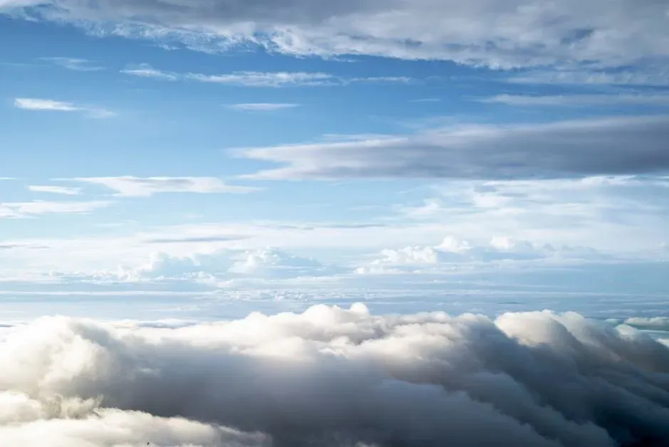 Breathing the Archean: a metallic, suffocating sky (Image Credits: Pexels)