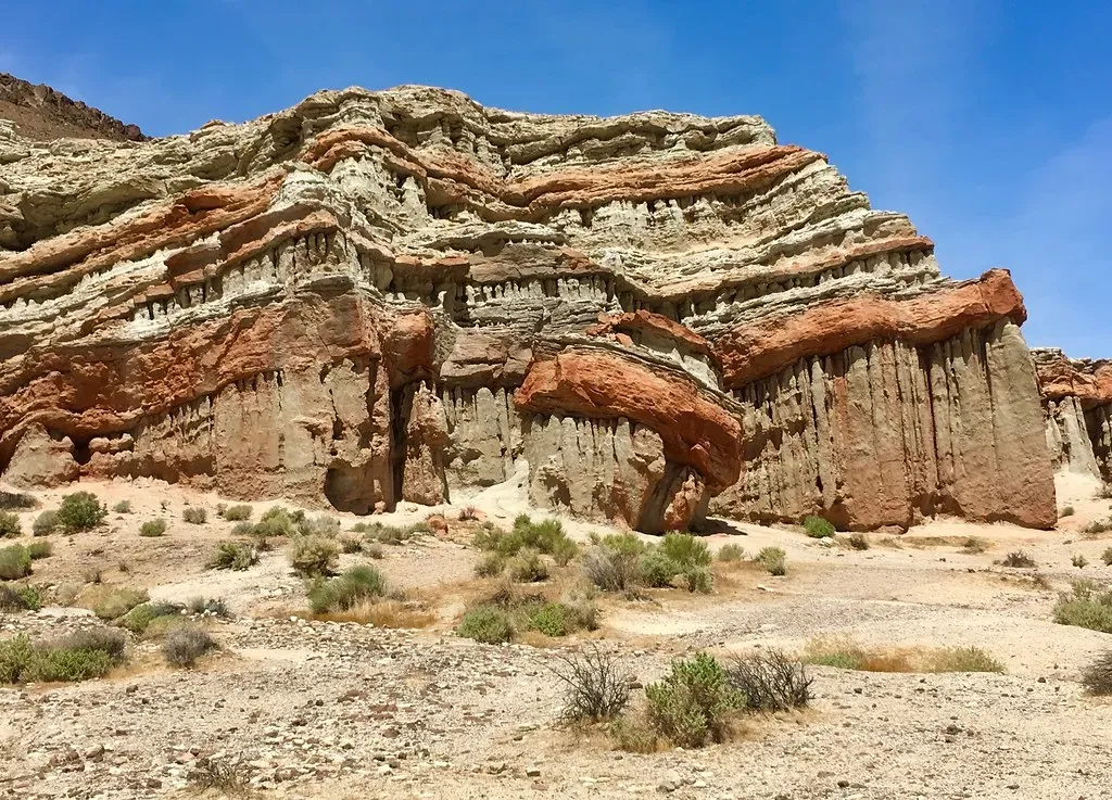 Sedimentary Rock Layers and the Art of Reading Ancient Environments (docentjoyce, Flickr, CC BY 2.0)