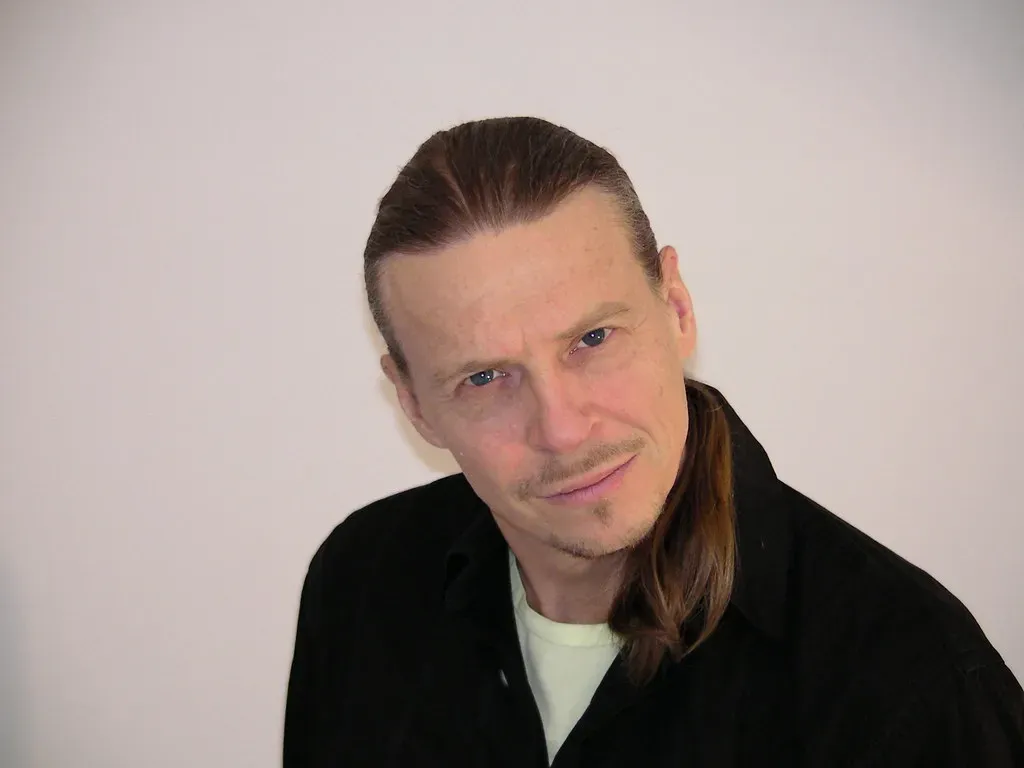 They Tilt Their Head While Processing Information (Image Credits: Flickr)