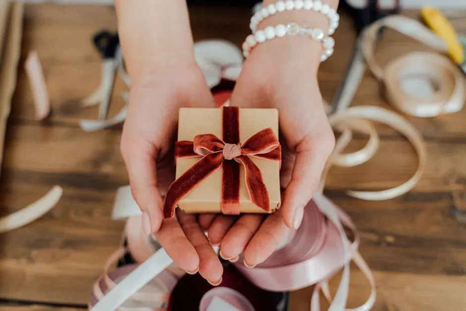 Why small gifts matter so much to the human brain (Image Credits: Pexels)