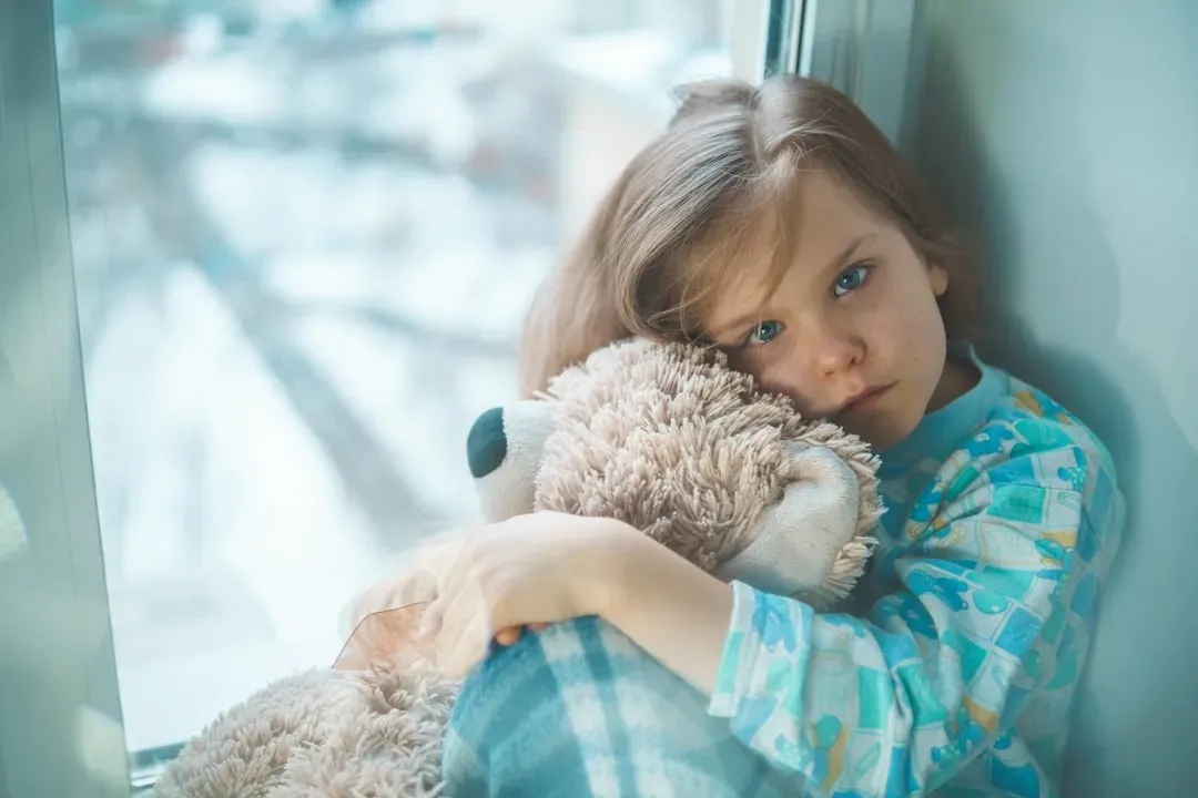 How Childhood Shapes Our Relationship With “Enough” (Image Credits: Unsplash)