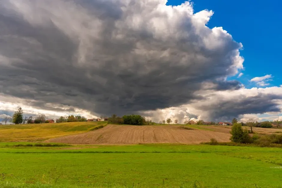 #7 - High Clouds That Thicken and Sink (Image Credits: Pexels)