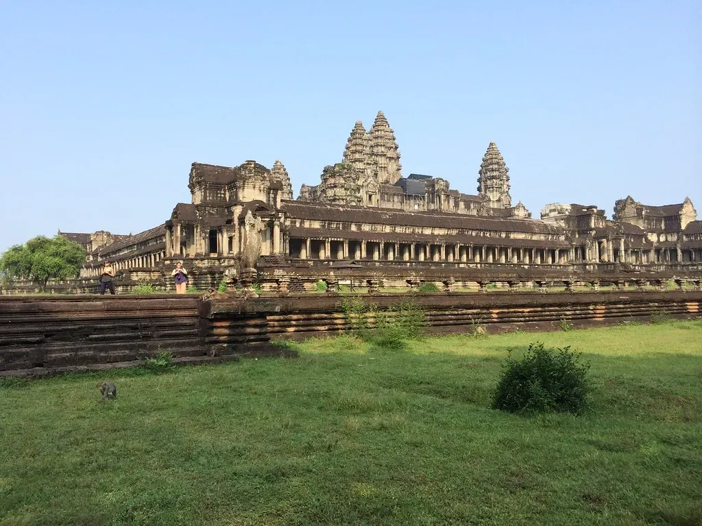 8. Angkor Wat, Cambodia – The Largest Religious Monument Ever Built (myglesias, Flickr, CC BY-SA 2.0)
