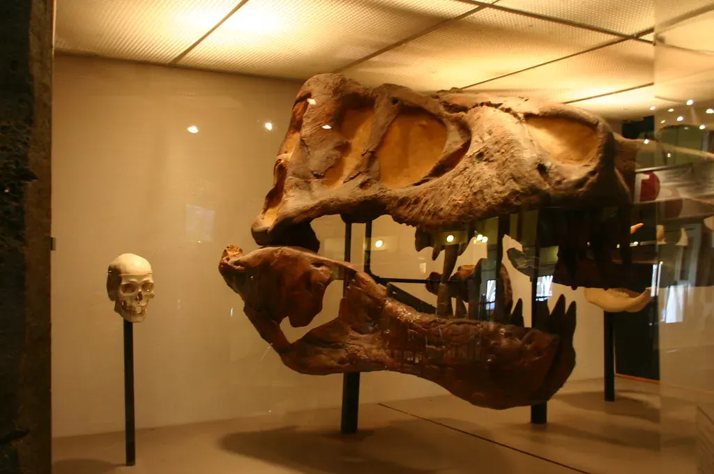 The Giants Themselves: Iconic North American Dinosaurs (Ryan Somma, Flickr, CC BY 2.0)