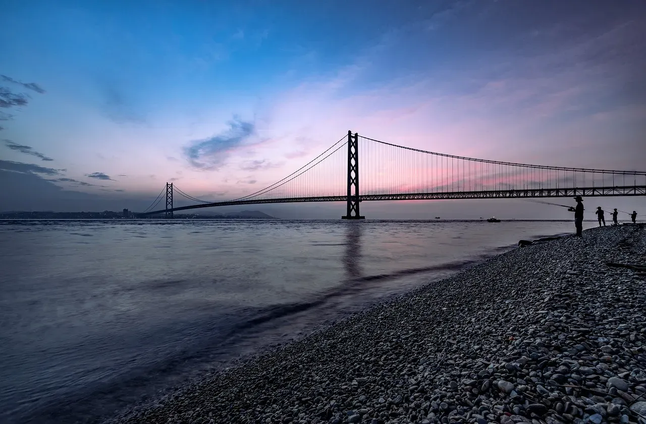 #7 - The Panic Spread to Bridges That Never Failed (Image Credits: Pixabay)
