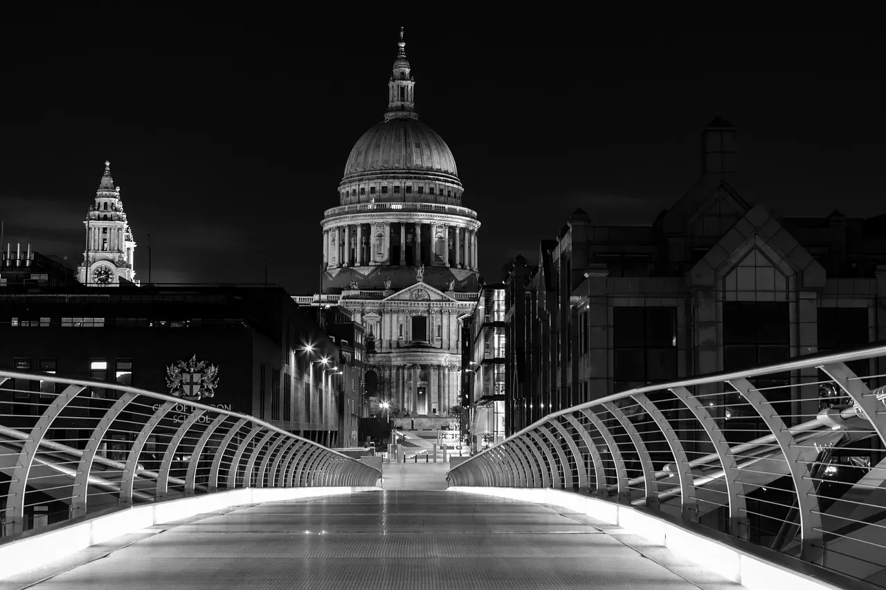 #7 - It Forced Pedestrians Into an Involuntary "Ice-Skater" Shuffle (Image Credits: Pixabay)