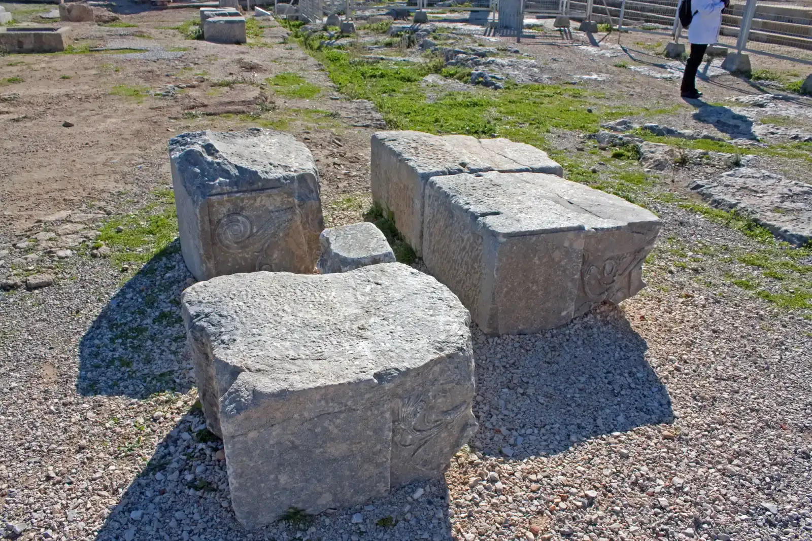 5. Designing With Modular Blocks Instead of Custom Parts (By Wknight94 talk, CC BY-SA 3.0)