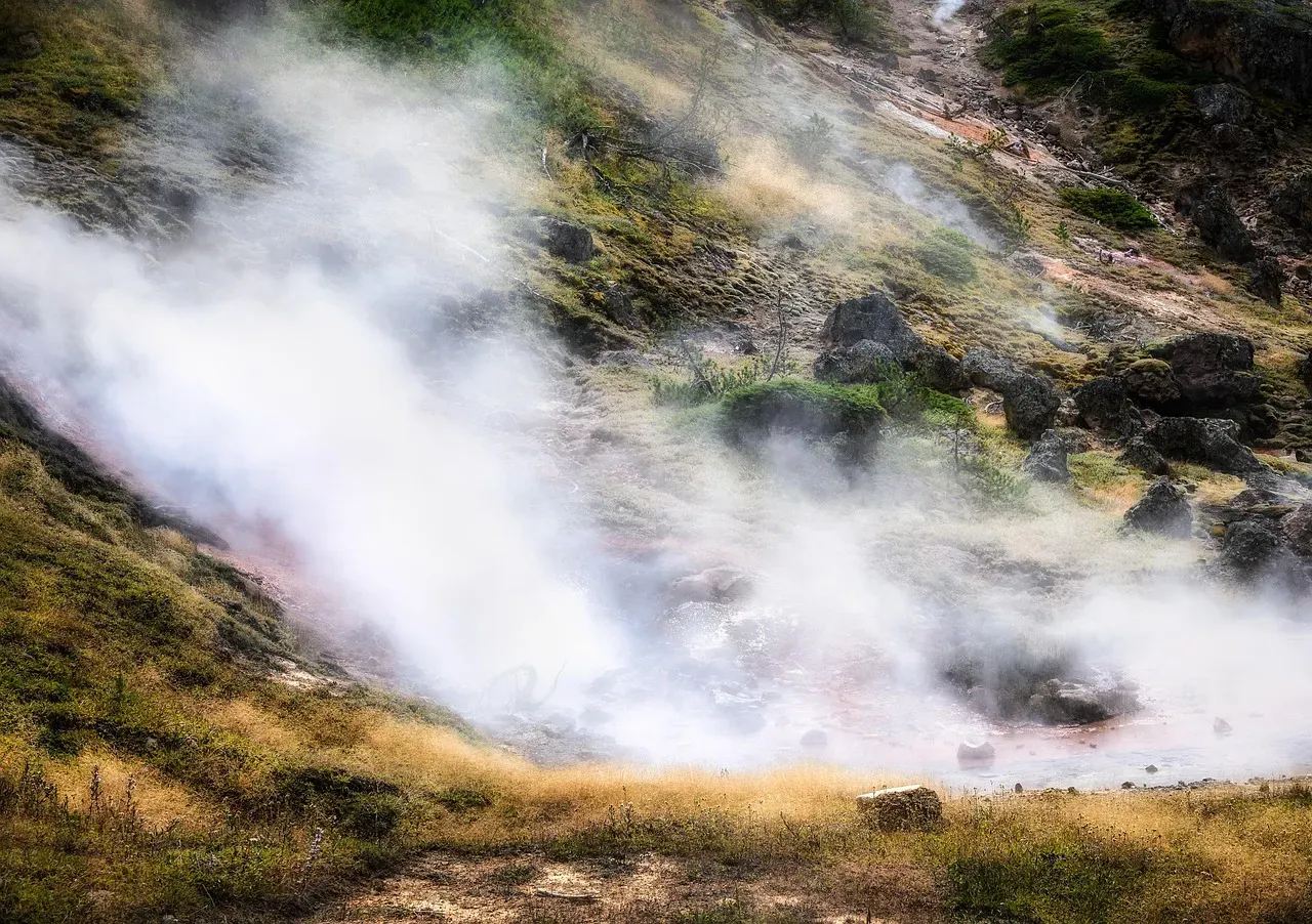 What Yellowstone Actually Is: A Supervolcano Hiding in Plain Sight (Image Credits: Pixabay)