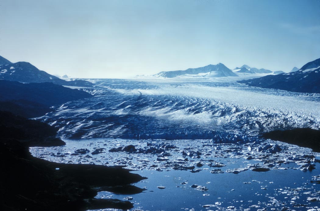 Lake Tustumena, Alaska: The Kenai Peninsula's Deep Secret (Image Credits: Wikimedia)